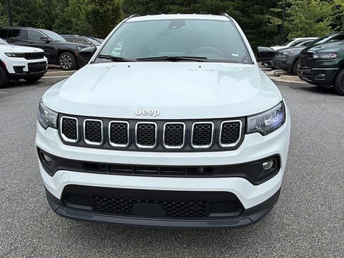 Used 2024 Jeep Compass Latitude AWD/4WD image 3
