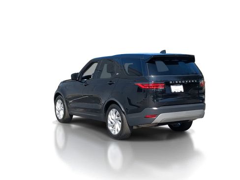 Used 2025 Land Rover Discovery S image 6