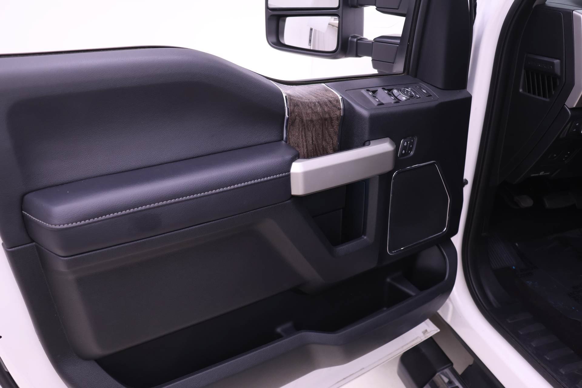 Used 2019 Ford F250 Lariat w/ Lariat Ultimate Package AWD/4WD image 9
