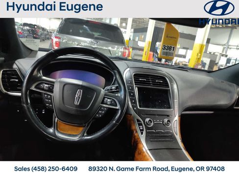 Used 2019 Lincoln Nautilus Reserve AWD/4WD image 2