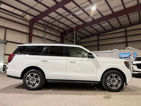 Used 2025 Ford Expedition Active AWD/4WD image 4