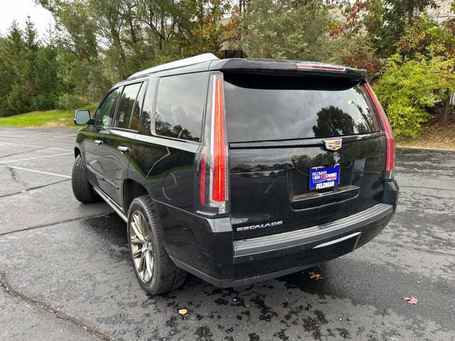 Used 2020 Cadillac Escalade Premium Luxury w/ Escalade Sport Edition AWD/4WD image 4