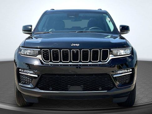 Used 2023 Jeep Grand Cherokee Limited w/ Luxury Tech Group II AWD/4WD image 3