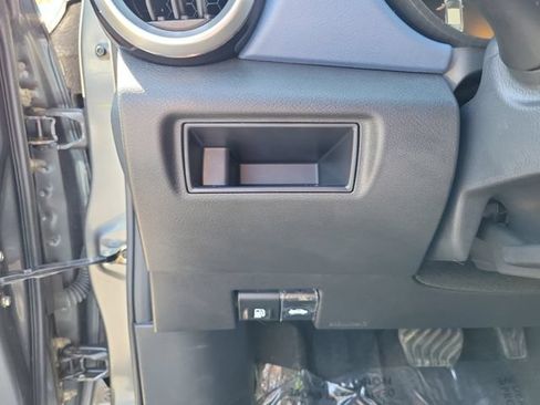 Used 2025 Nissan Versa SV FWD image 11