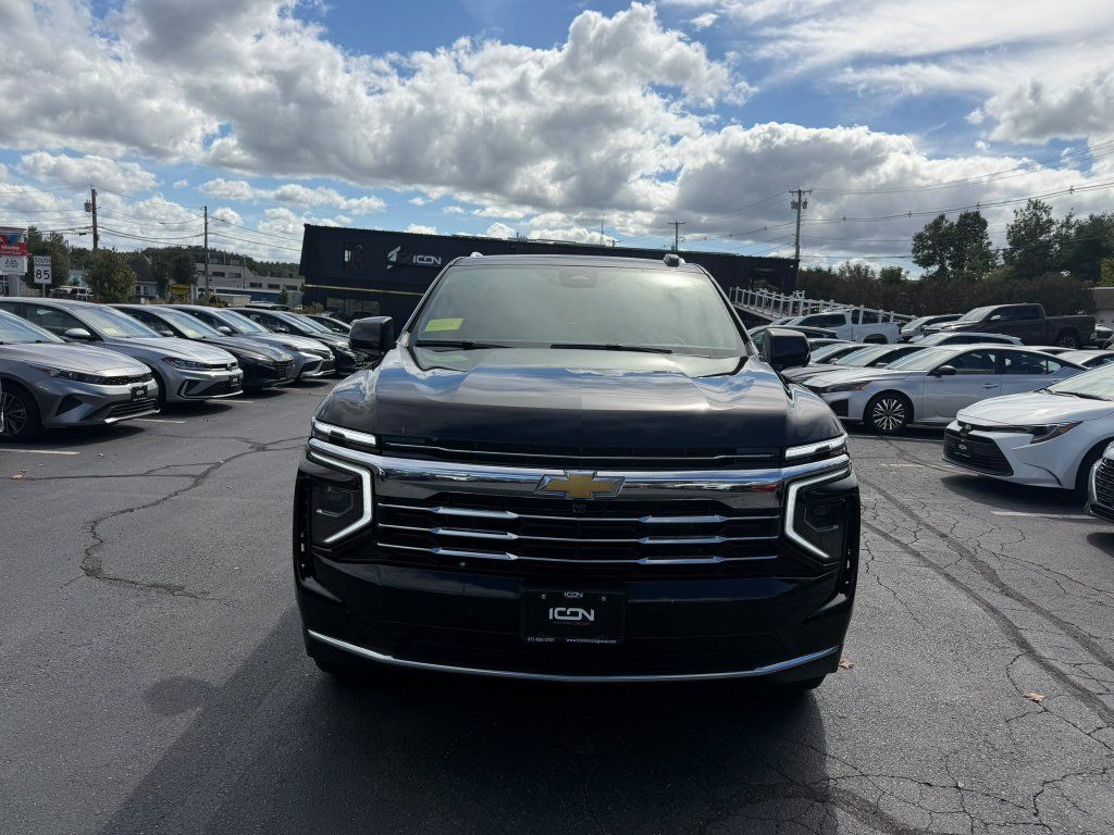 Used 2025 Chevrolet Suburban LT AWD/4WD image 8