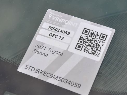 Used 2021 Toyota Sienna XLE w/ XLE Plus Package image 32