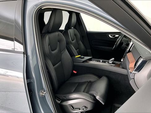 Certified 2023 Volvo XC60 B5 Ultimate w/ Climate Package image 11