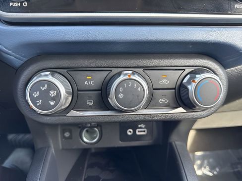 Used 2025 Nissan Versa SV image 17