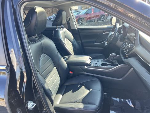 Used 2023 Toyota Highlander XLE image 27