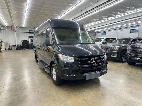 Used 2019 Mercedes-Benz Sprinter 3500 image 3
