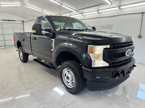 Used 2022 Ford F250 XL w/ Power Equipment Group AWD/4WD image 3