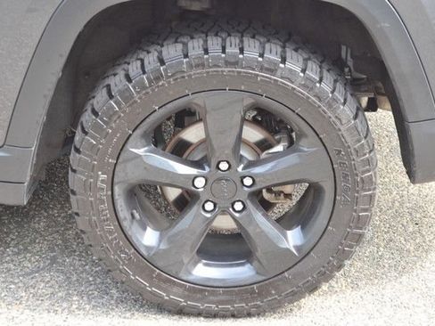 Used 2023 Jeep Grand Cherokee Altitude AWD/4WD image 12