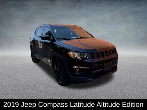 Used 2019 Jeep Compass Latitude FWD image 3
