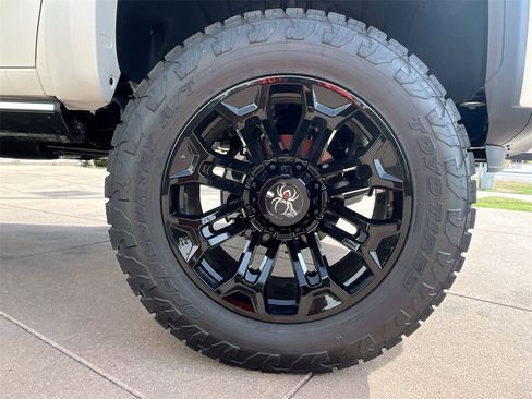 New 2025 GMC Sierra 2500 Denali w/ Denali Reserve Package image 8