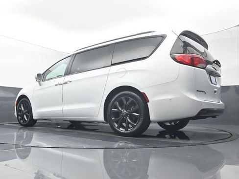 Used 2019 Chrysler Pacifica Touring-L w/ Advanced Safetytec Group image 21