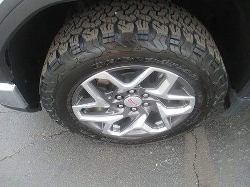 Used 2023 GMC Sierra 1500 SLT w/ SLT Convenience Package AWD/4WD image 16