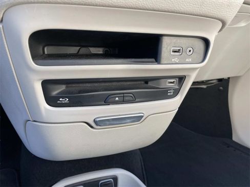 Used 2017 Chrysler Pacifica Limited w/ UConnect Theater Package image 27