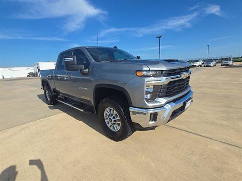 Used 2025 Chevrolet Silverado 2500 LT w/ Convenience Package AWD/4WD image 3