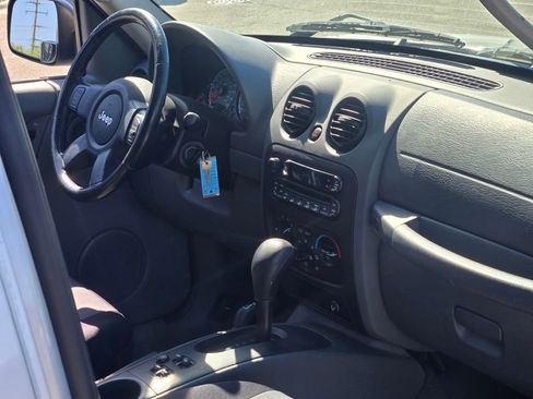 Used 2006 Jeep Liberty Sport AWD/4WD image 12