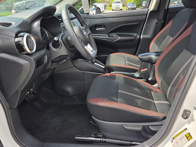 Used 2024 Nissan Versa SR FWD image 11