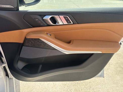 Used 2023 BMW X7 xDrive40i w/ Premium Package image 15