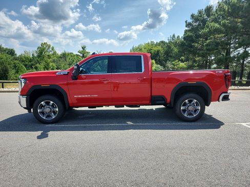 New 2025 GMC Sierra 2500 SLE w/ SLE Value Package; image 2