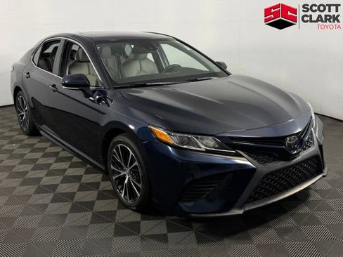 Used 2020 Toyota Camry SE w/ Convenience Package FWD image 1