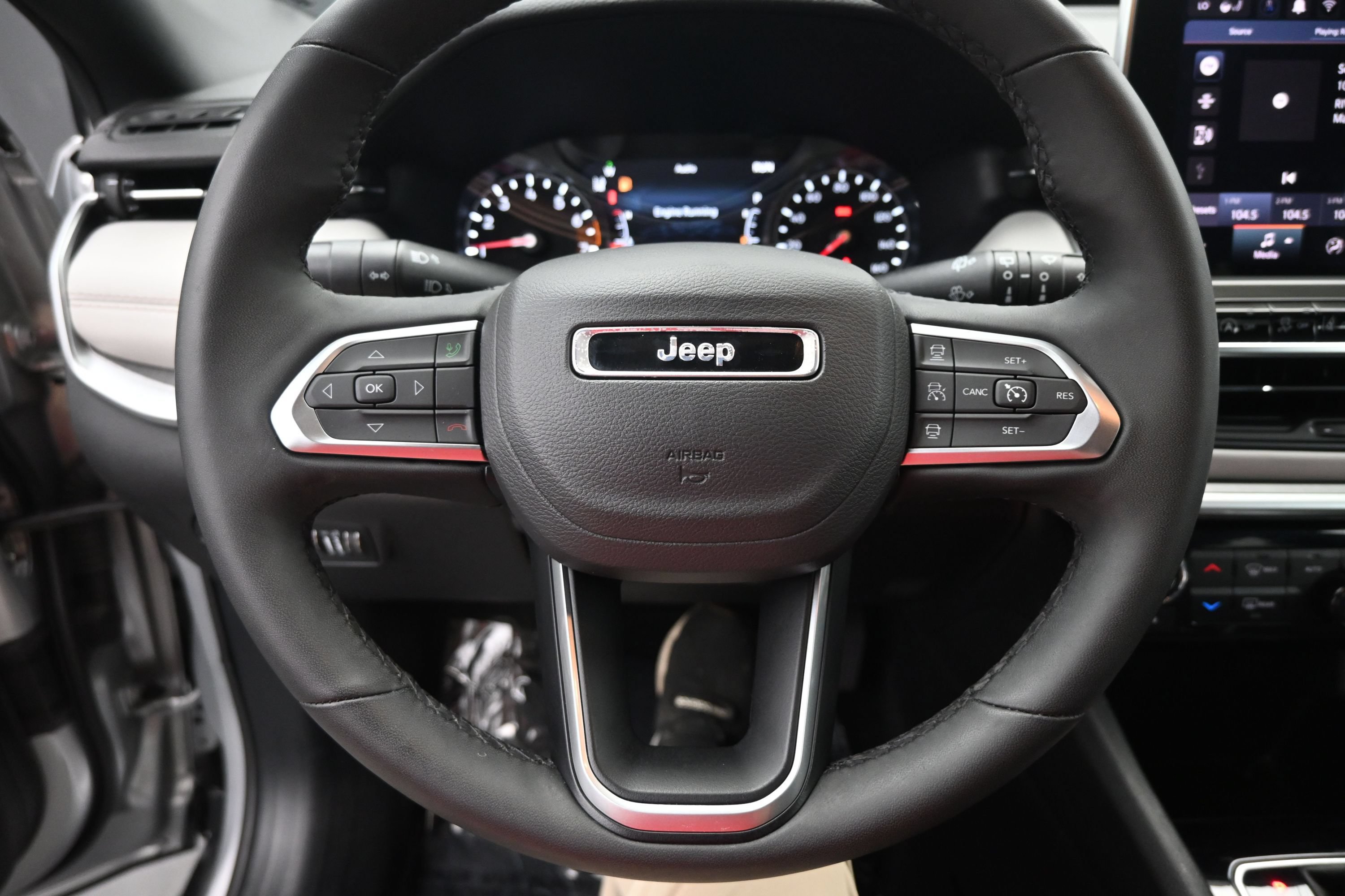 Used 2025 Jeep Compass Limited AWD/4WD image 12