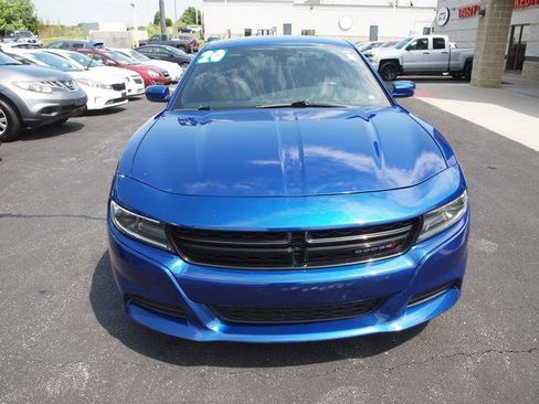Used 2020 Dodge Charger SXT w/ Driver Convenience Group RWD image 4