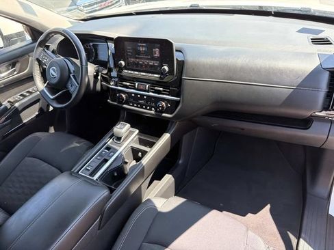 Used 2022 Nissan Pathfinder SV w/ SV Premium Package FWD image 17