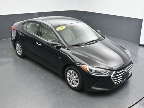 Used 2017 Hyundai Elantra SE image 19