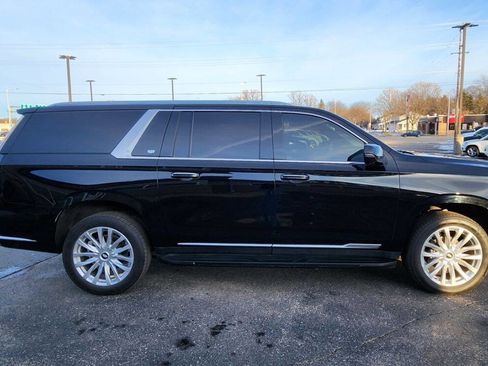 Used 2023 Cadillac Escalade ESV Premium Luxury image 16