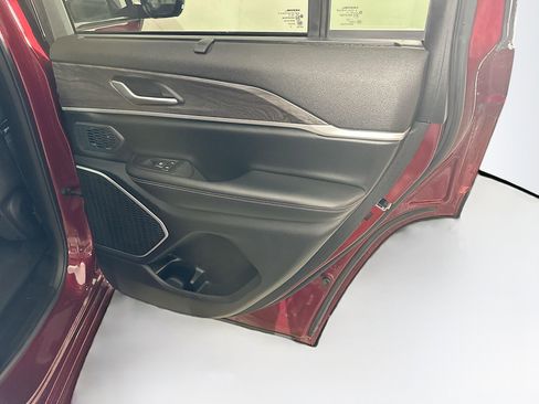 Used 2023 Jeep Grand Cherokee 30th Anniversary image 31