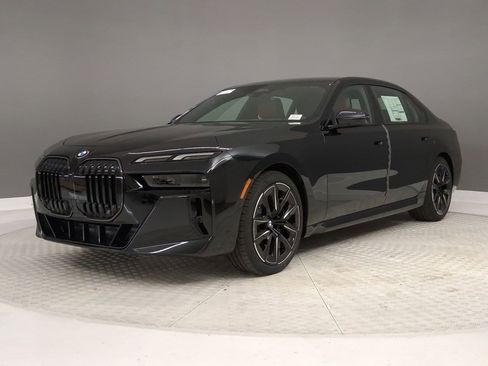 New 2026 BMW 740i w/ Premium Package image 31