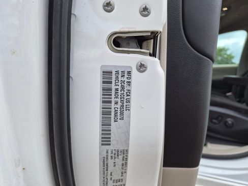 Used 2023 Chrysler Voyager LX FWD image 14