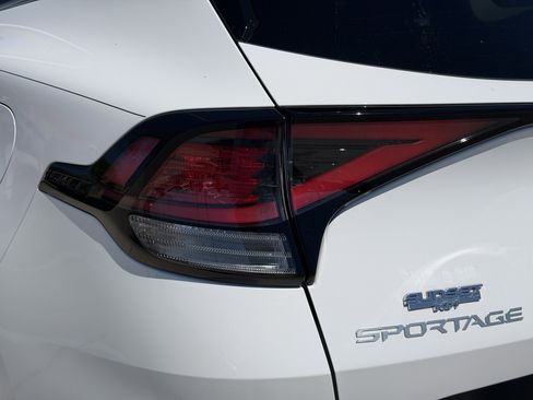 Used 2023 Kia Sportage EX image 10