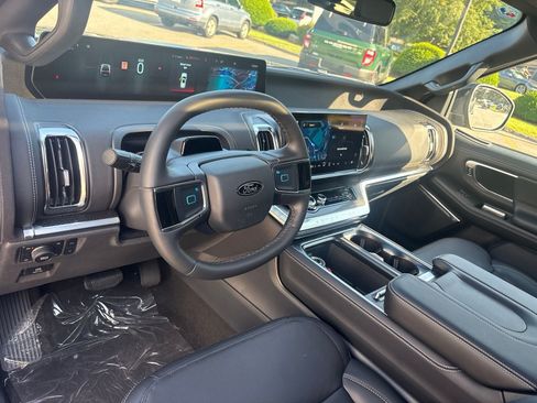 New 2026 Ford Expedition Platinum w/ Stealth Performance Package AWD/4WD image 11