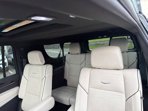 Used 2024 Cadillac Escalade ESV Sport image 23