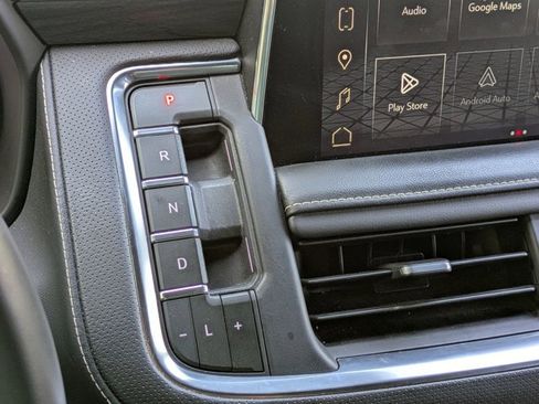 Used 2023 GMC Yukon SLT w/ SLT Luxury Package image 13