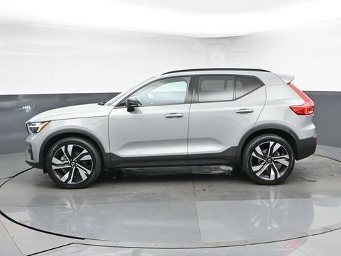 Used 2024 Volvo XC40 B5 Plus w/ Climate Package AWD/4WD image 6