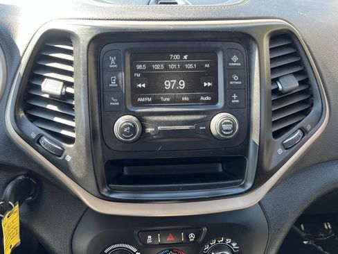 Used 2017 Jeep Cherokee Sport image 18