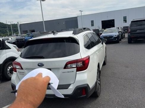 Used 2018 Subaru Outback 2.5i Limited AWD/4WD image 10
