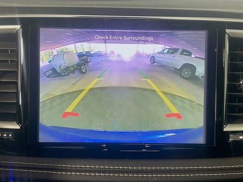 Used 2021 Chrysler Pacifica Touring w/ Uconnect Theater Family Group FWD image 22