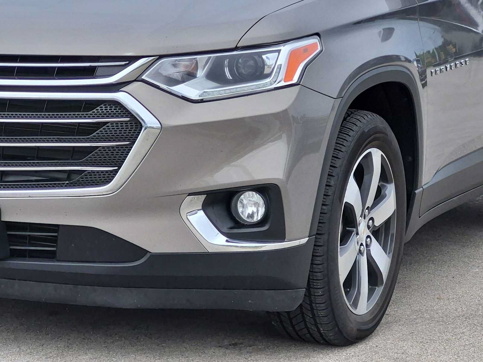 Used 2018 Chevrolet Traverse LT w/ LPO, Floor Liner Package FWD image 11