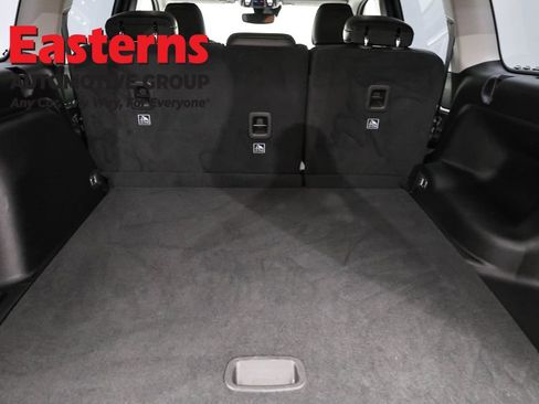 Used 2023 Jeep Grand Cherokee Limited w/ Black Appearance Package AWD/4WD image 9