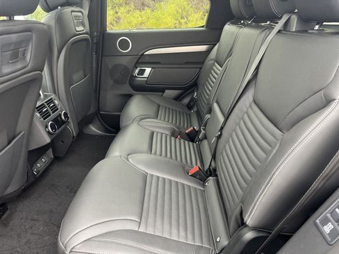 New 2025 Land Rover Discovery Dynamic SE image 12