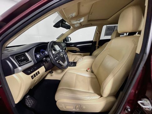 Used 2018 Toyota Highlander XLE AWD/4WD image 14