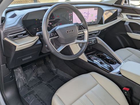 Used 2025 Audi Q5 Premium w/ Convenience Package image 15