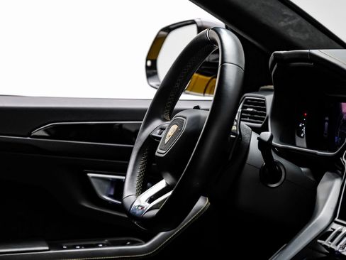 Used 2021 Lamborghini Urus image 63