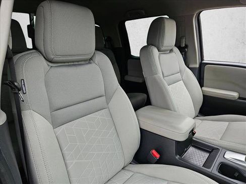 Used 2025 Nissan Frontier SV w/ SV Convenience Package RWD image 16
